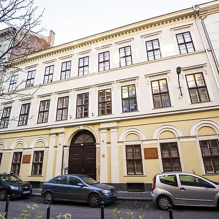 Unique Retro Flat At Gozsdu Court Budapest