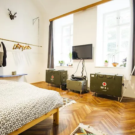 Unique Retro Flat At Gozsdu Court Budapest